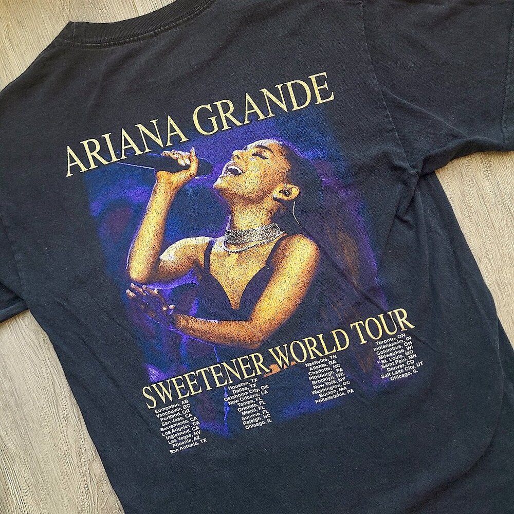 Ariana Grande Sweetener world tour black t-shirt S/M